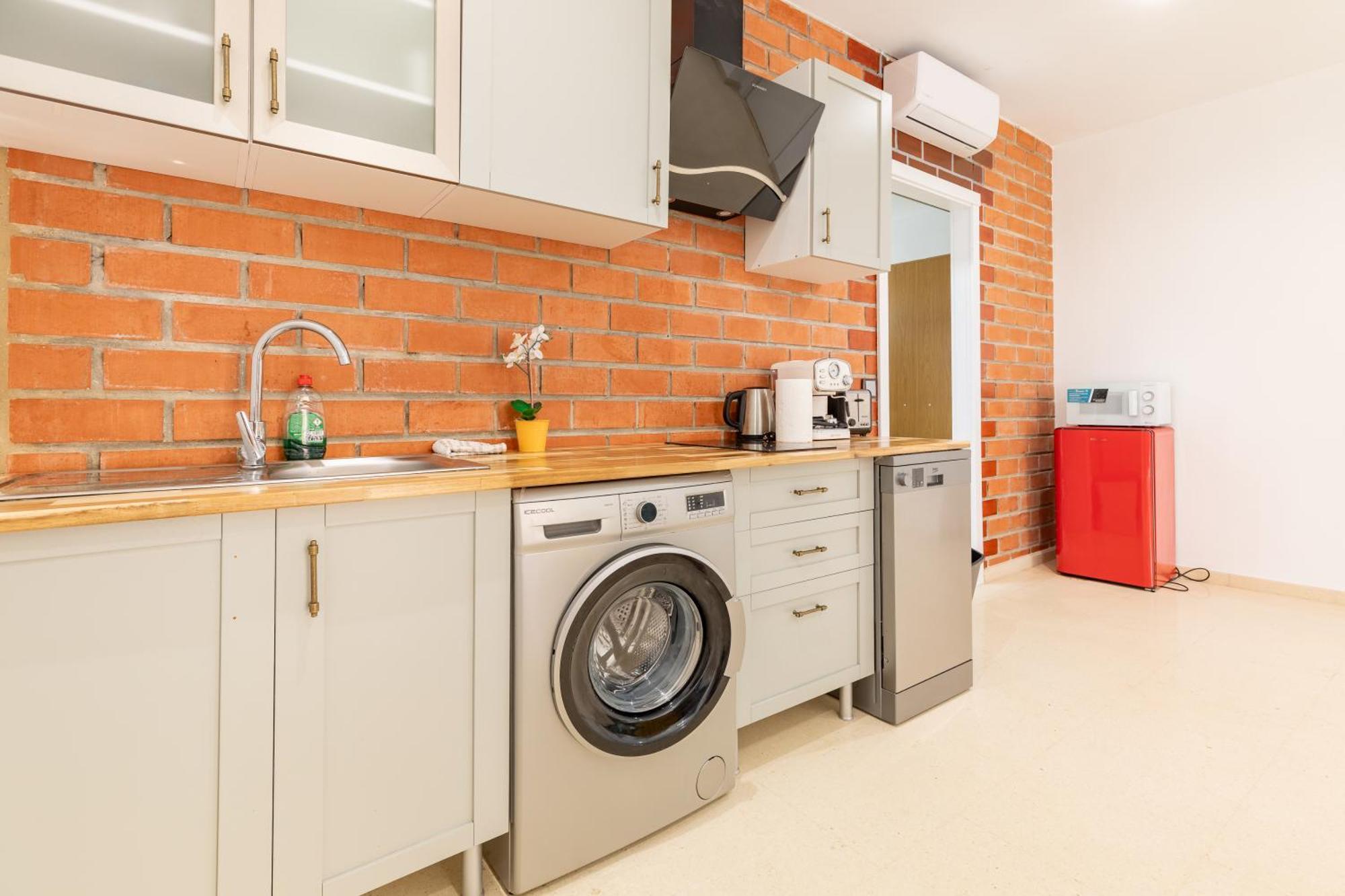 Grand - 8 Min To Center By Metro Appartement